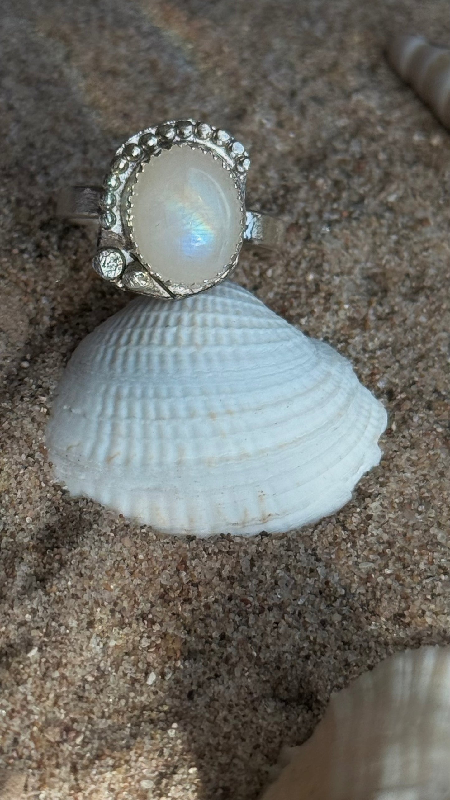 Bonita Señorita – Moonstone Ring in Sterling Silve