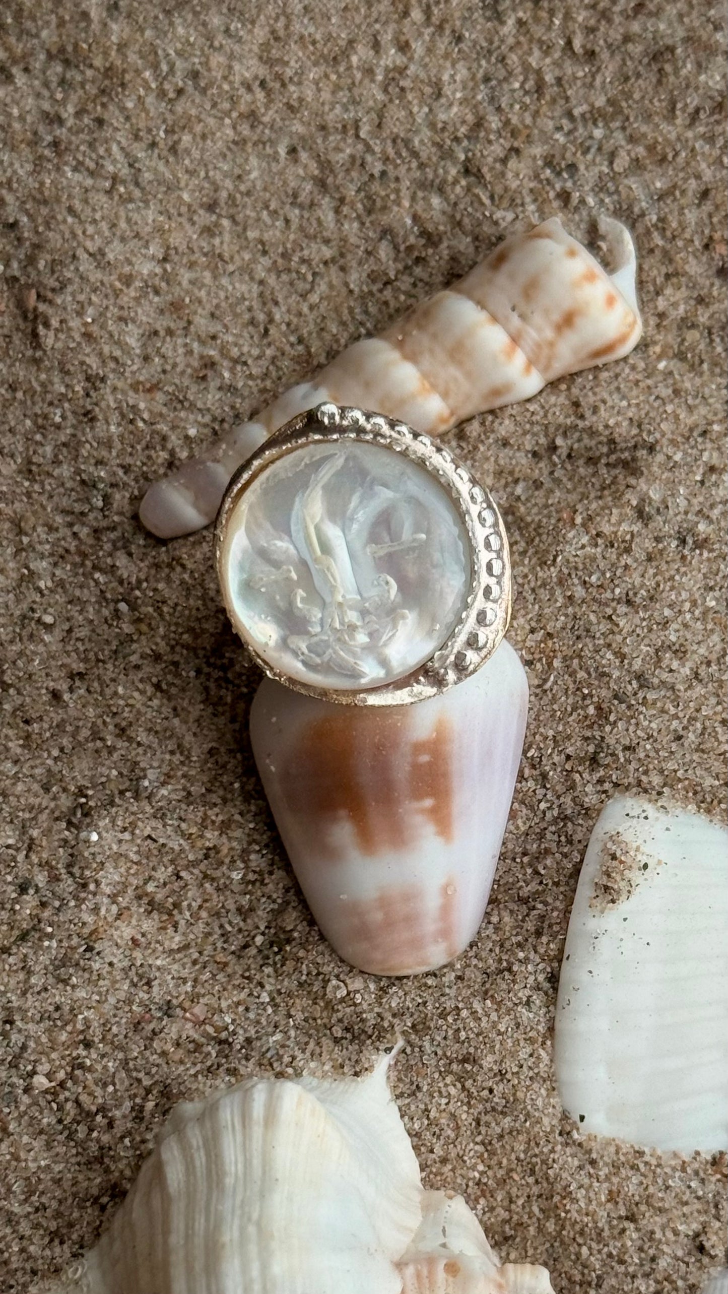 Nos Vemos Mañana 🌚🌝 – Adjustable Mother of Pearl Ring