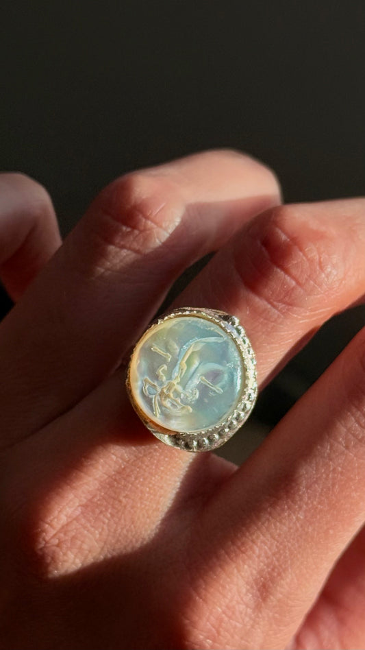 Nos Vemos Mañana 🌚🌝 – Adjustable Mother of Pearl Ring