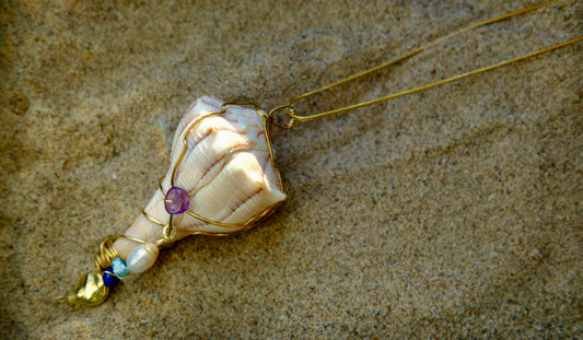 Caracol Secreto – Multi-Gem Swirl Shell Pendant Necklace