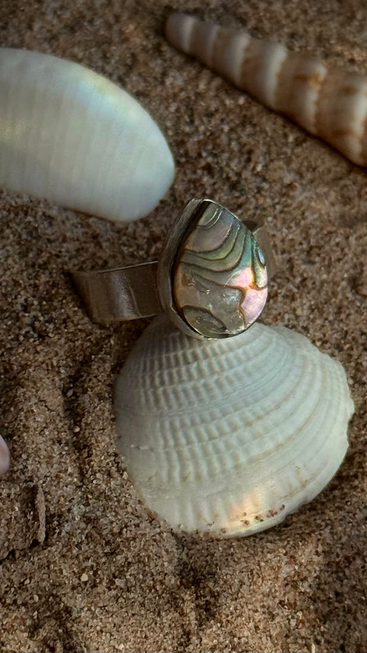 Tus Ojos y el Mar – Teardrop Abalone Ring (Unisex)
