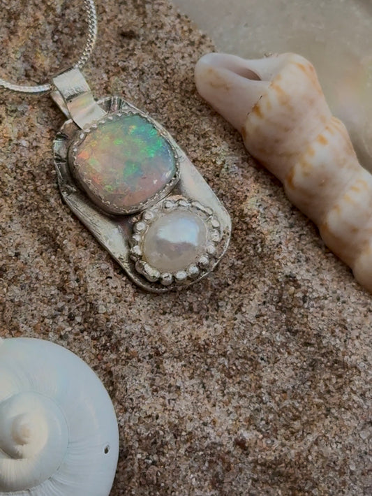 Que Coisa Mais Linda   – Australian Opal & River Pearl Pendant Necklace